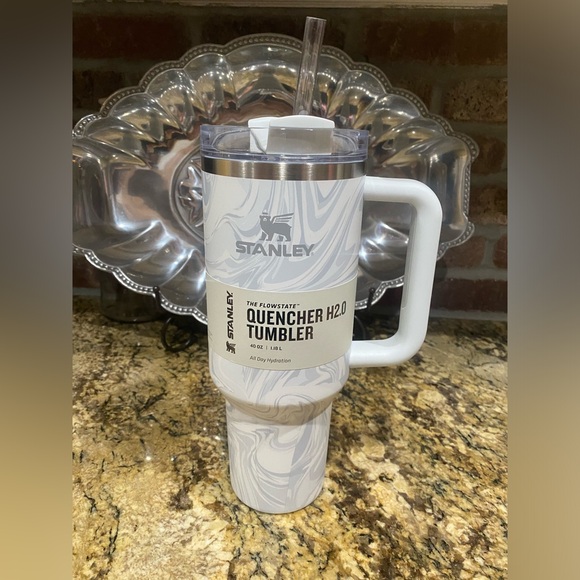 Stanley POLAR SWIRL 40oz Flowstate H2.0 Tumbler - Brand new!  Limited Edition - Picture 3 of 8